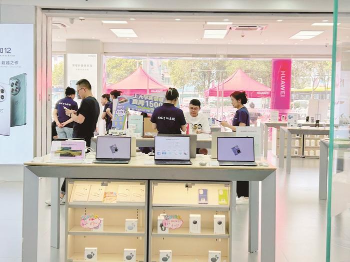 后高考經濟熱潮涌動 美發、學車、購物，電子產品消費成新寵